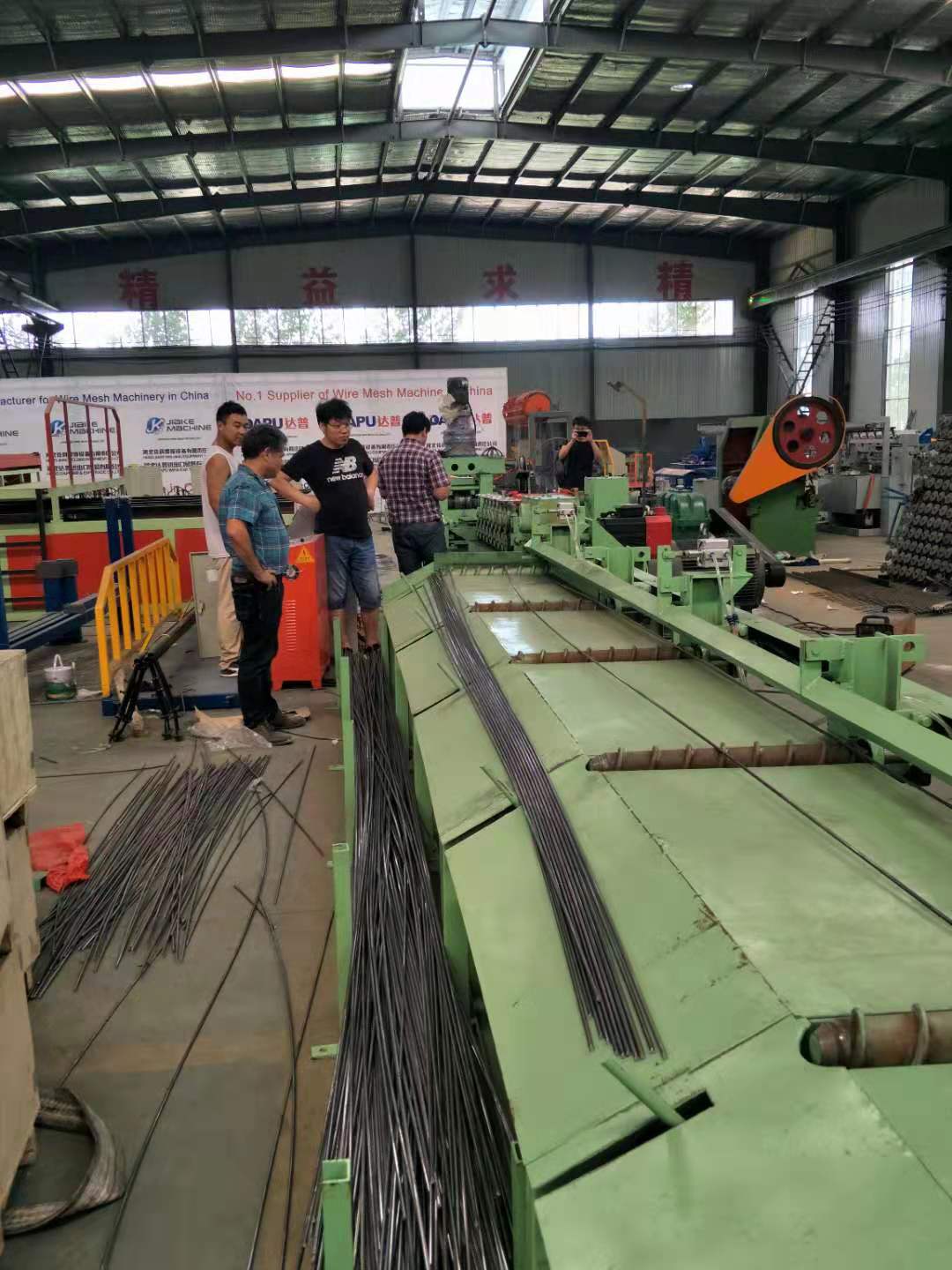 出口设备两面肋在线调直机组现场调试